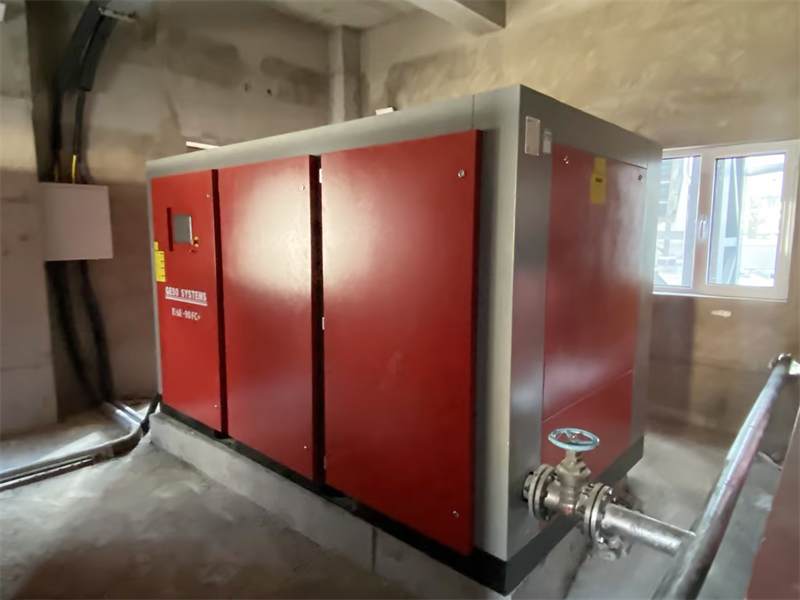 Model untuk meningkatkan sistem kompresor udara di industri instrumen presisi: praktik efisiensi energi kelas satu dari Geso BAE-90FC+ Inggris