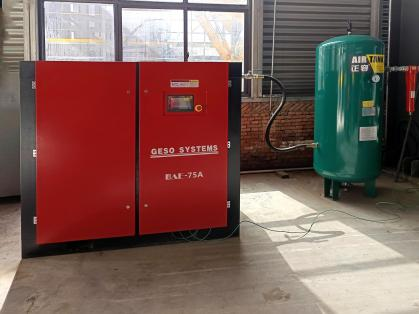 Sistem pembuatan nitrogen cerdas dan kompresor udara efisiensi tinggi memberdayakan produksi karbon untuk menciptakan tolok ukur kualitas industri