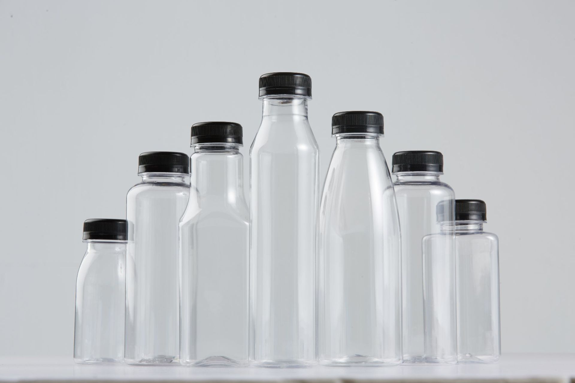Aplikasi Kompresor Sekrup Bebas Minyak dalam Pembuatan Botol PET: Memastikan Produksi Udara Tekan yang Bersih dan Andal