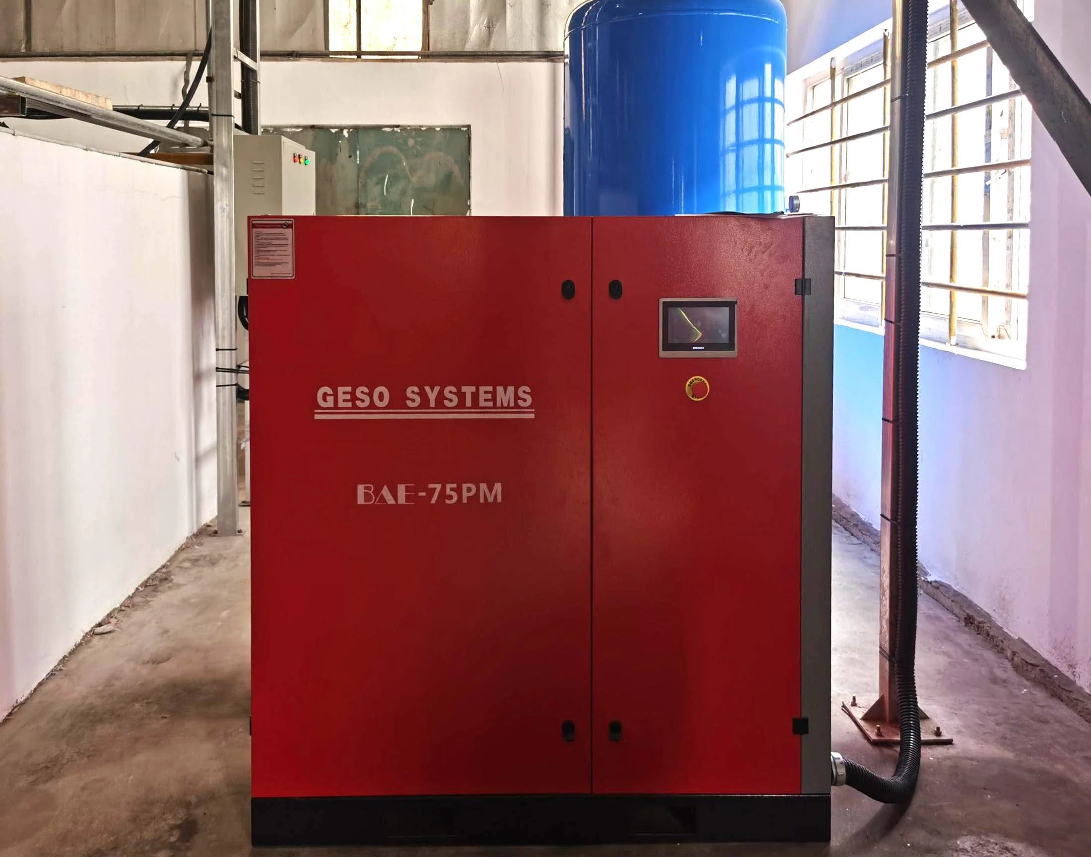 Solusi Kompresor Sekrup 75kW untuk Pembuatan Bahan Kimia dan Pelapis